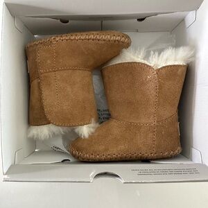 Ugg Caden Cozy Tan Baby Booties with White Fur Lining